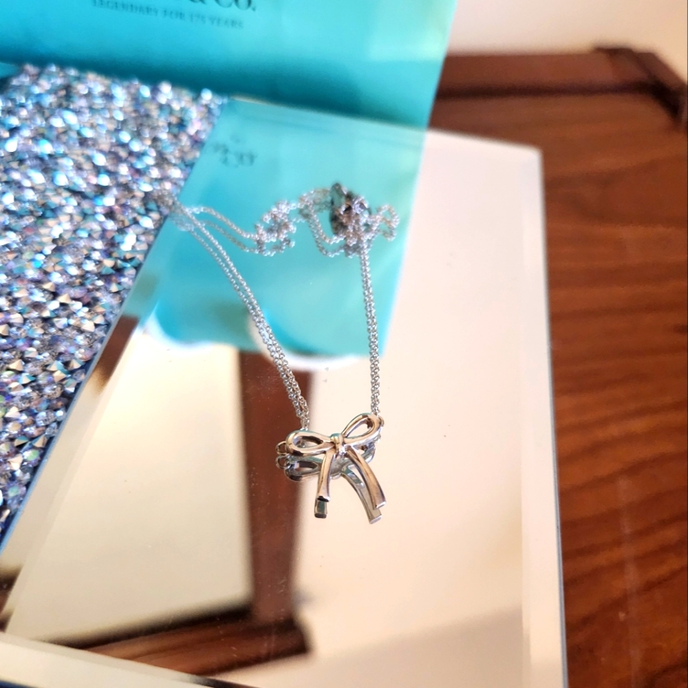 Tiffany's silver bow necklace